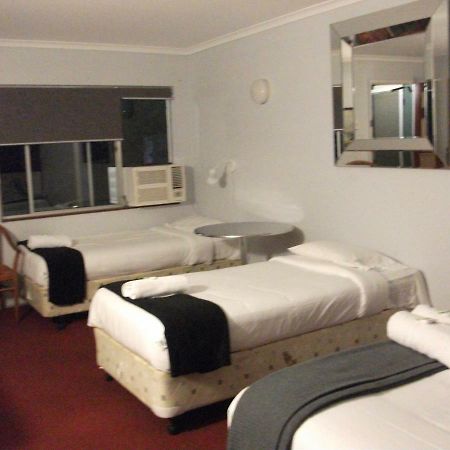 Beerwah Glasshouse Motel Extérieur photo