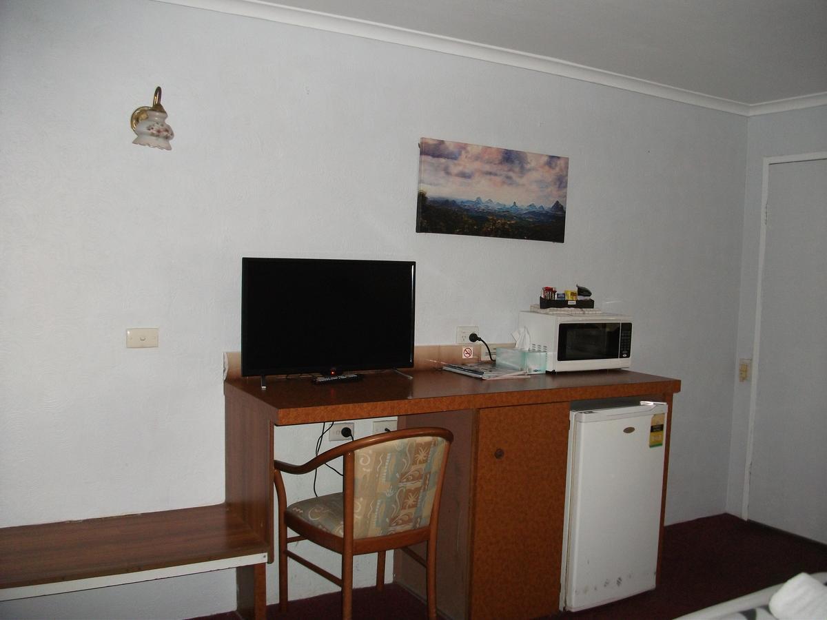 Beerwah Glasshouse Motel Extérieur photo