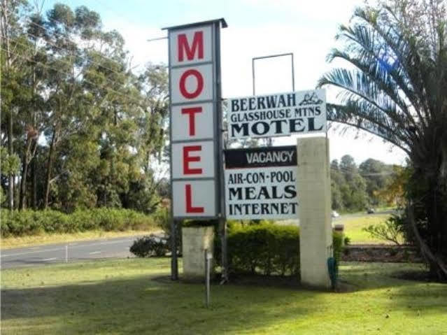 Beerwah Glasshouse Motel Extérieur photo