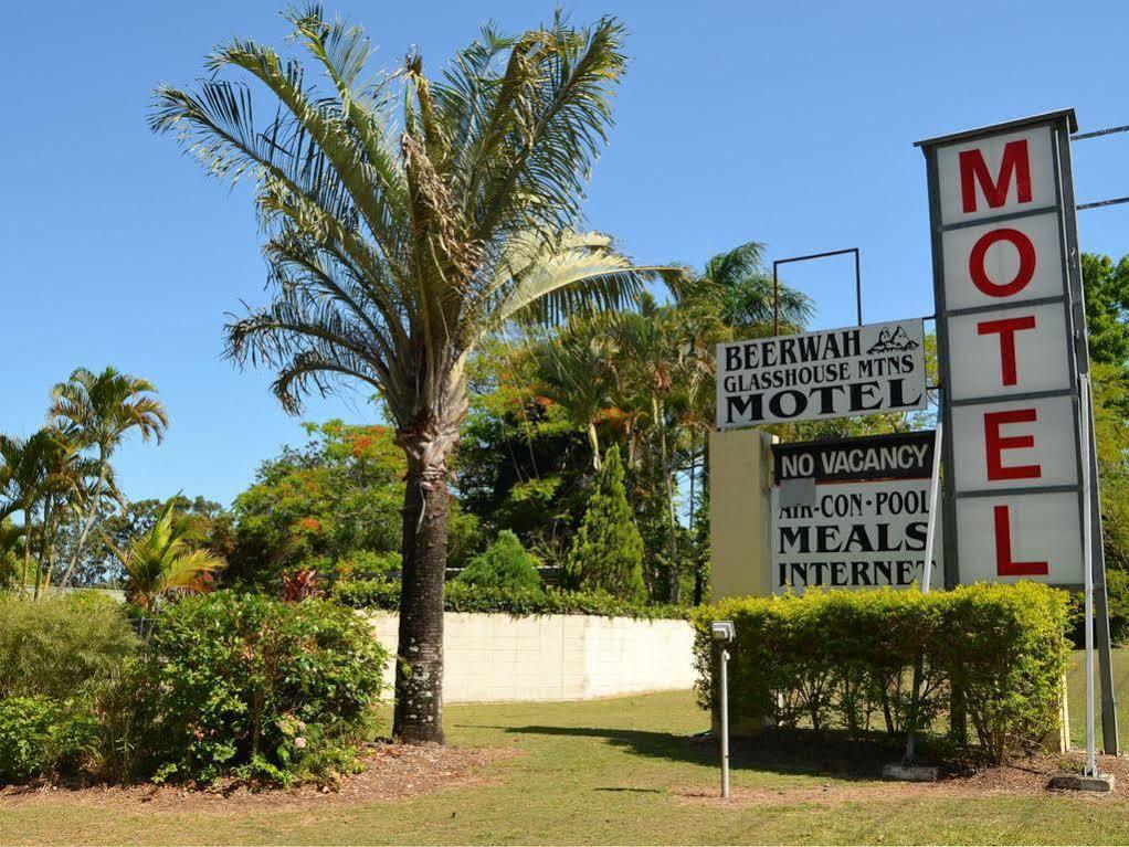 Beerwah Glasshouse Motel Extérieur photo