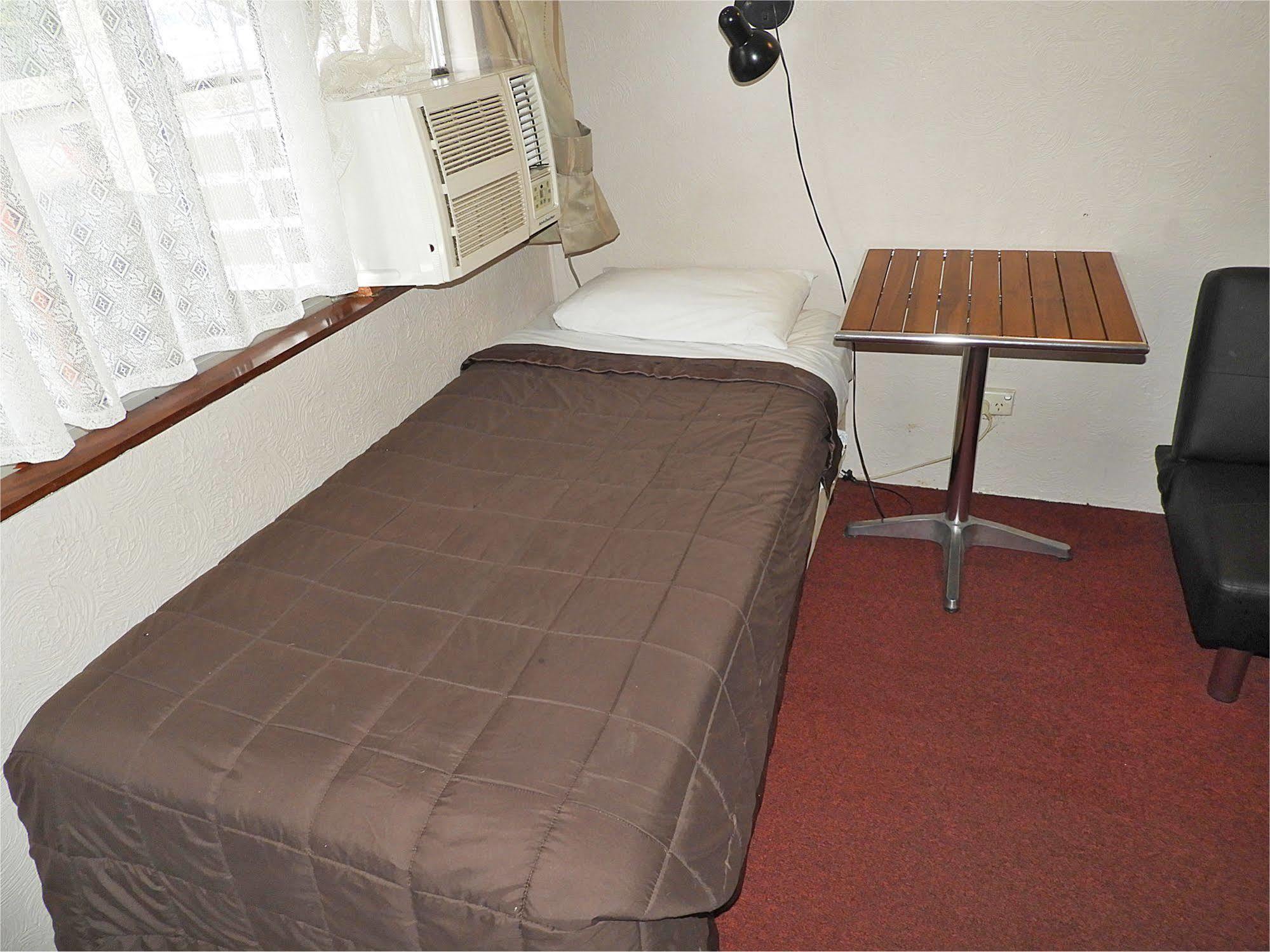 Beerwah Glasshouse Motel Extérieur photo