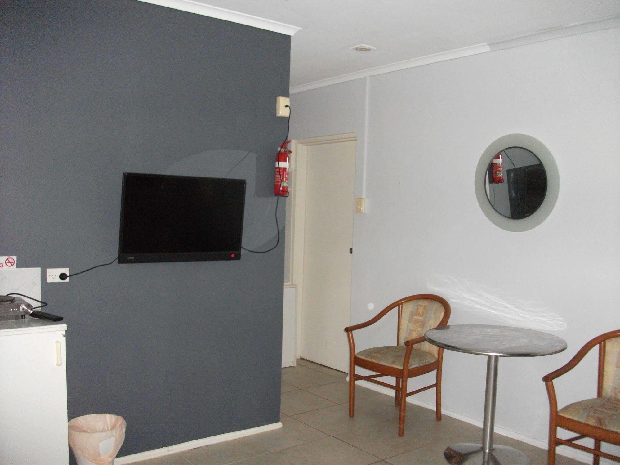Beerwah Glasshouse Motel Extérieur photo