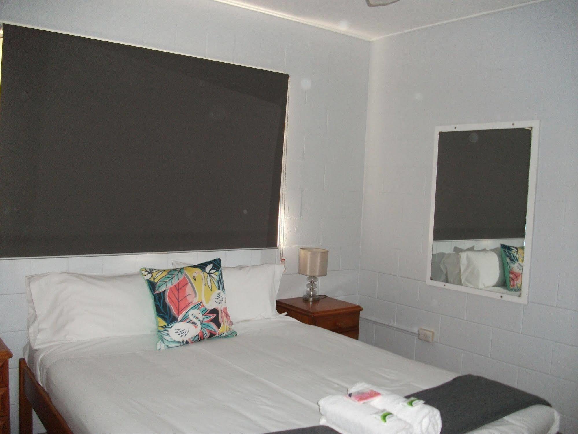 Beerwah Glasshouse Motel Extérieur photo