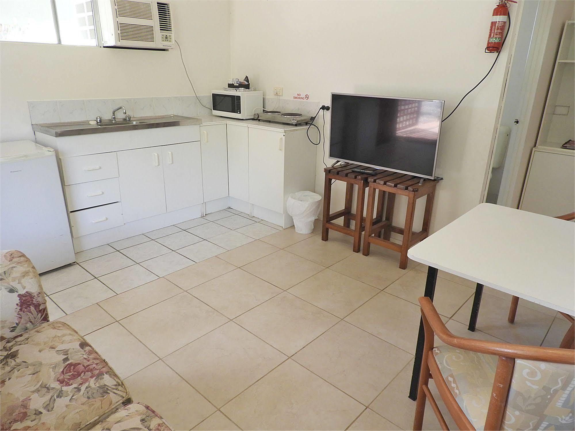 Beerwah Glasshouse Motel Extérieur photo