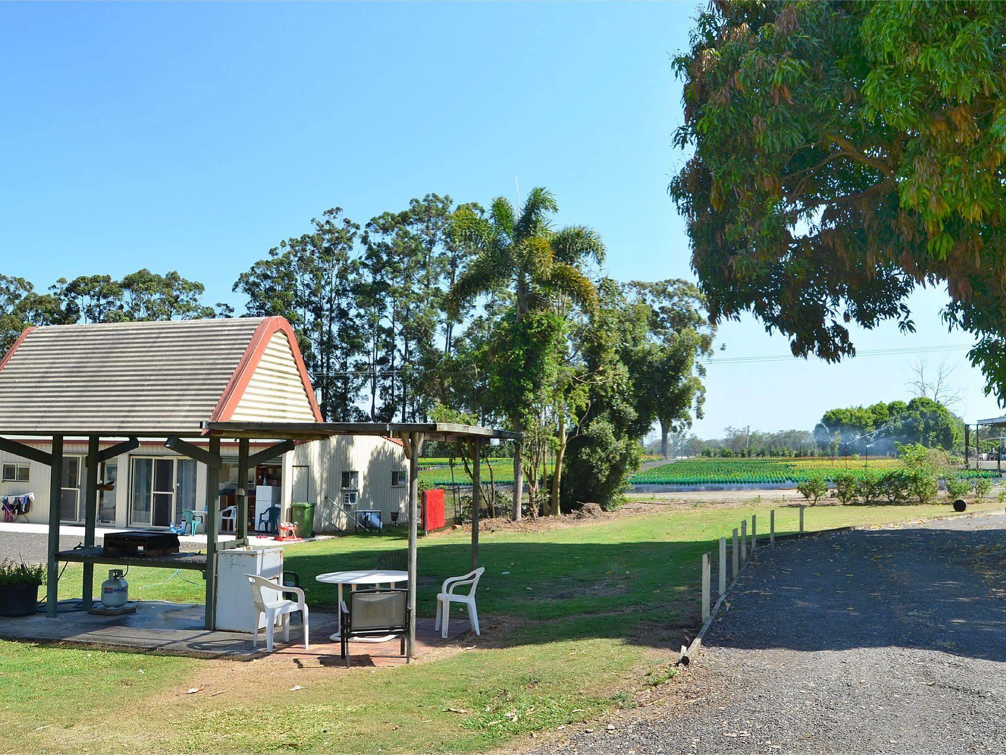 Beerwah Glasshouse Motel Extérieur photo