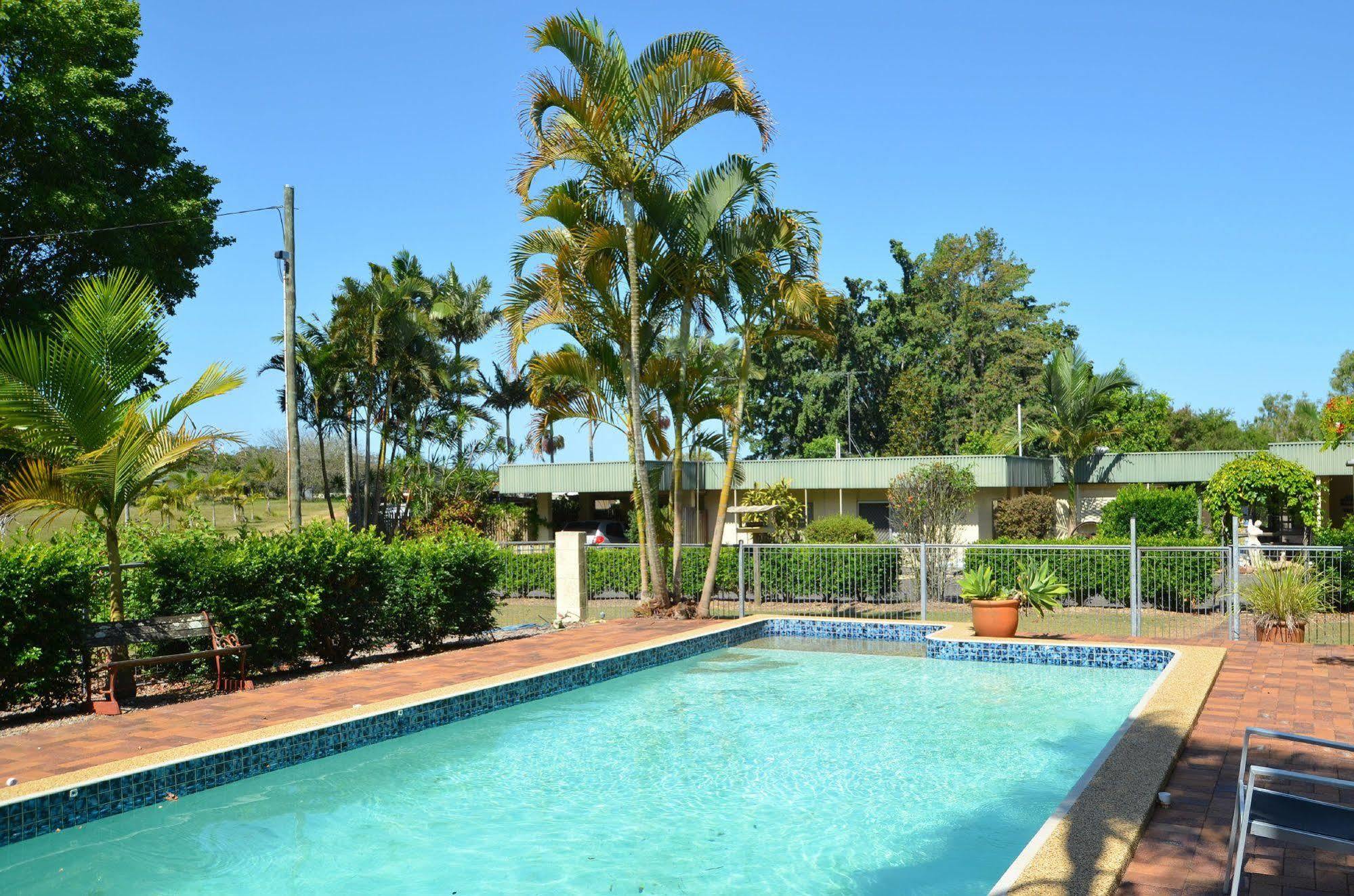 Beerwah Glasshouse Motel Extérieur photo