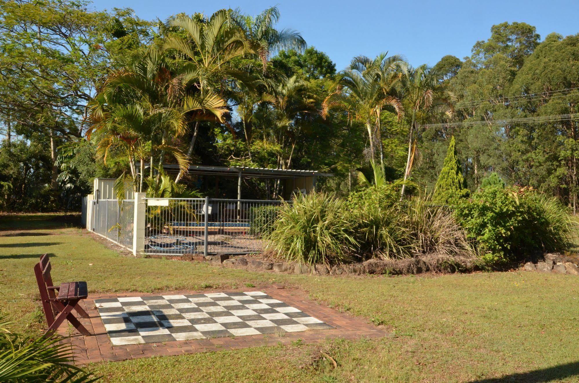 Beerwah Glasshouse Motel Extérieur photo