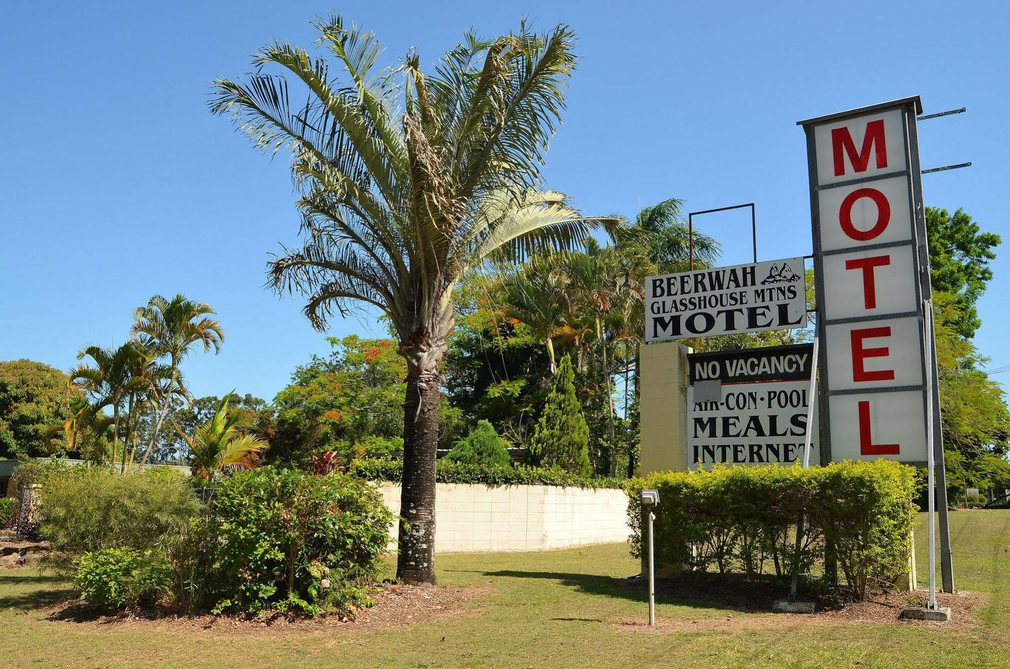 Beerwah Glasshouse Motel Extérieur photo