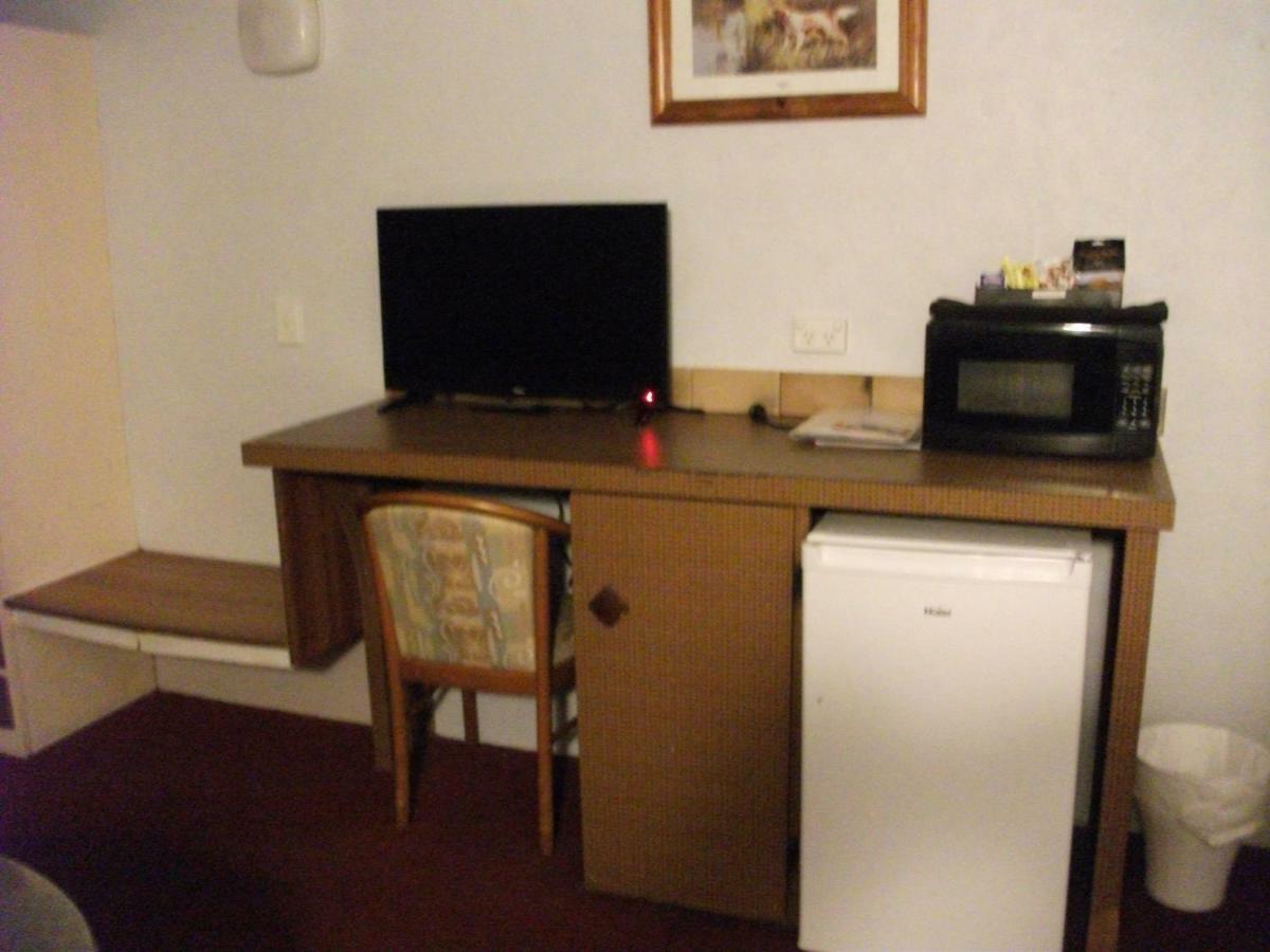 Beerwah Glasshouse Motel Extérieur photo