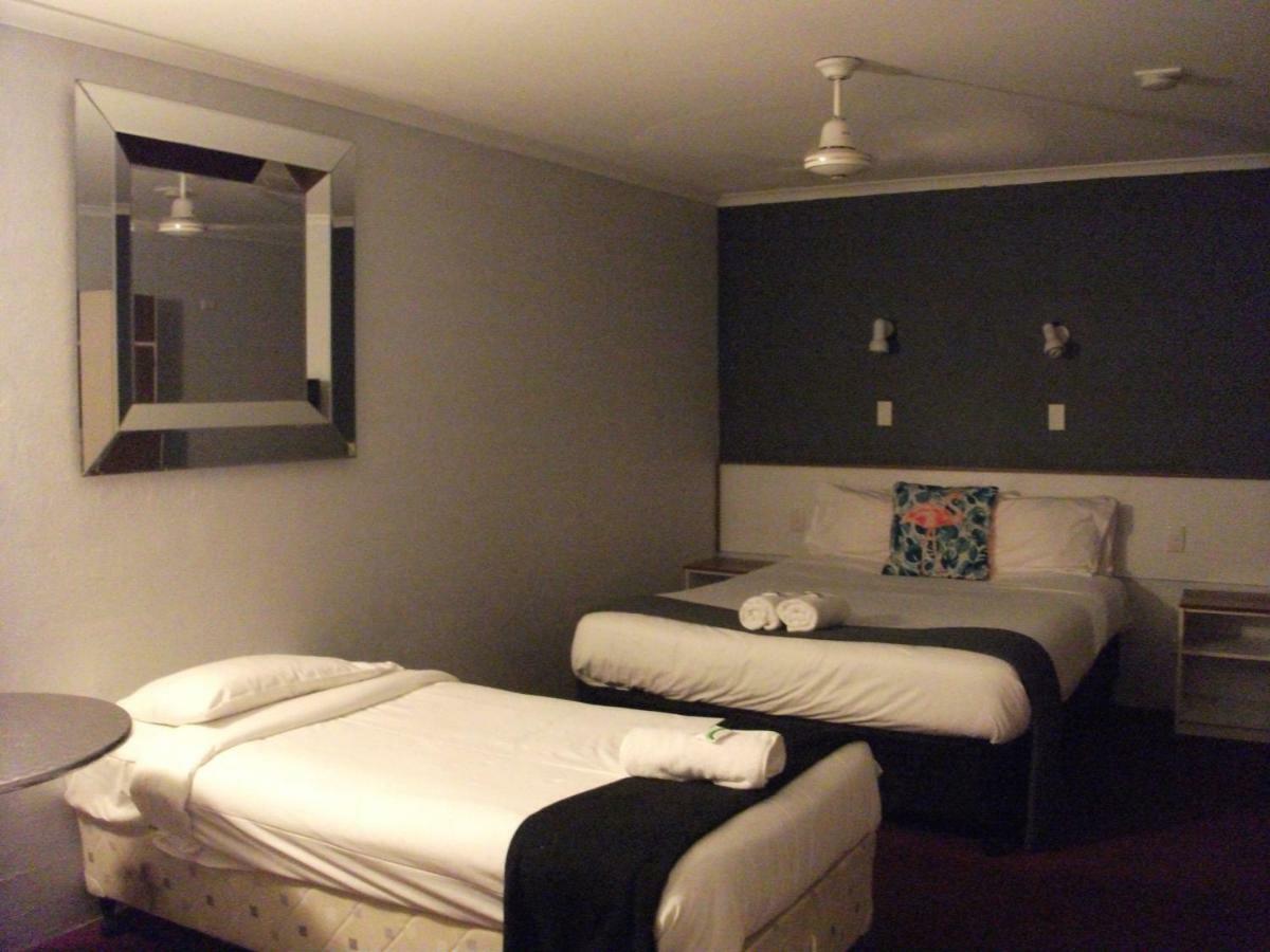 Beerwah Glasshouse Motel Extérieur photo